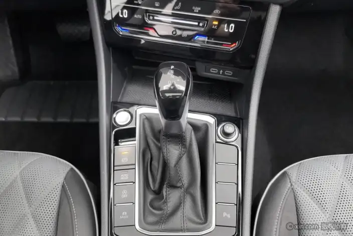 Volkswagen Sagitar 2025 Model 300TSI DSG Superior Edition – фото 14