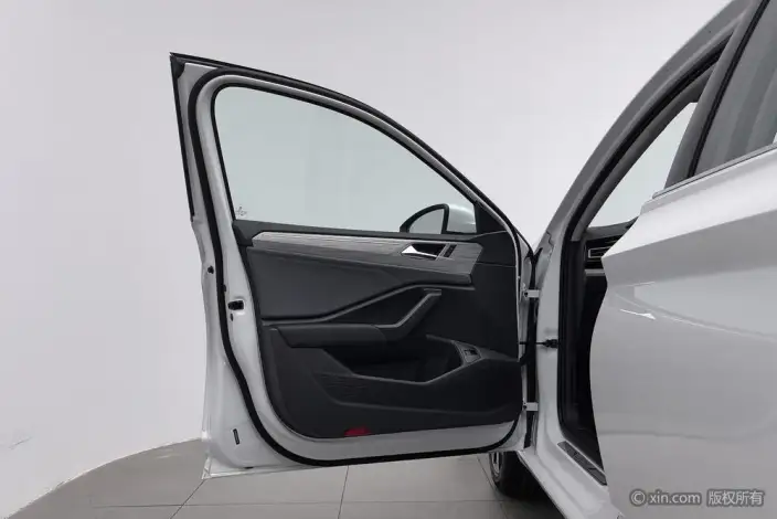 Volkswagen Sagitar 2025 Model 300TSI DSG Superior Edition – фото 20
