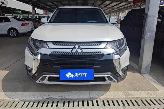 Mitsubishi Outlander Модель 2020 года 2.4L 4WD Enjoy Edition 7 seat – фото 3