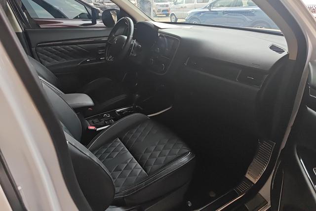 Mitsubishi Outlander Модель 2020 года 2.4L 4WD Enjoy Edition 7 seat – фото 6