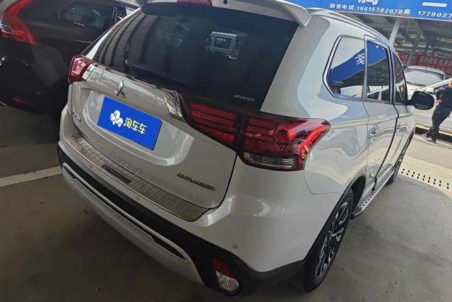 Mitsubishi Outlander Модель 2020 года 2.4L 4WD Enjoy Edition 7 seat – фото 9