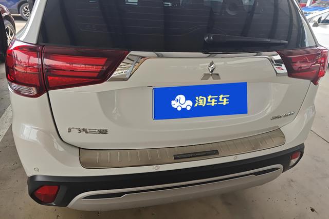 Mitsubishi Outlander Модель 2020 года 2.4L 4WD Enjoy Edition 7 seat – фото 11