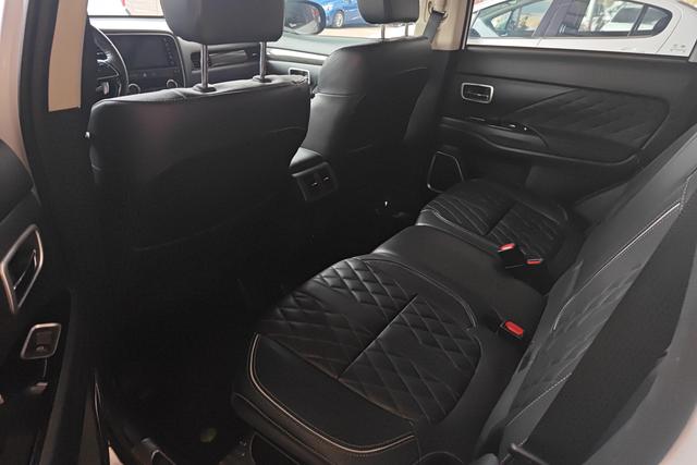 Mitsubishi Outlander Модель 2020 года 2.4L 4WD Enjoy Edition 7 seat – фото 13
