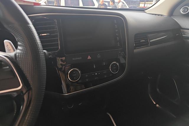 Mitsubishi Outlander Модель 2020 года 2.4L 4WD Enjoy Edition 7 seat – фото 15