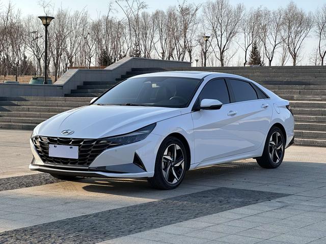 Hyundai Elantra 2021 1.5L CVT LUX Premium – фото 1