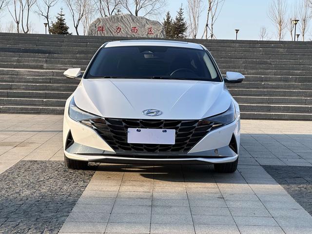 Hyundai Elantra 2021 1.5L CVT LUX Premium – фото 2