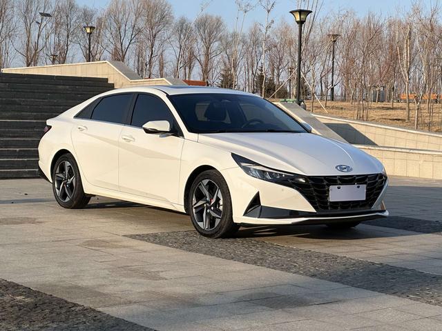 Hyundai Elantra 2021 1.5L CVT LUX Premium – фото 3