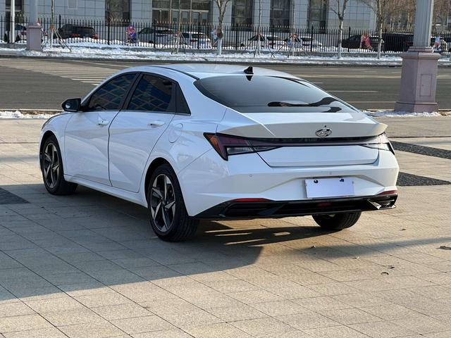 Hyundai Elantra 2021 1.5L CVT LUX Premium – фото 6