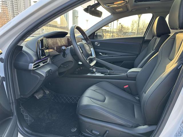 Hyundai Elantra 2021 1.5L CVT LUX Premium – фото 7