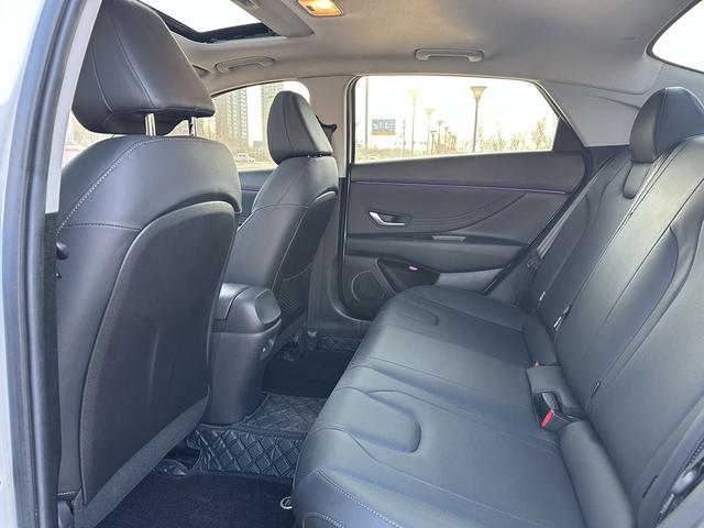 Hyundai Elantra 2021 1.5L CVT LUX Premium – фото 8