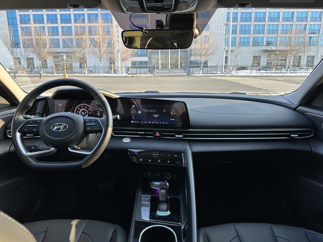 Hyundai Elantra 2021 1.5L CVT LUX Premium – фото 10
