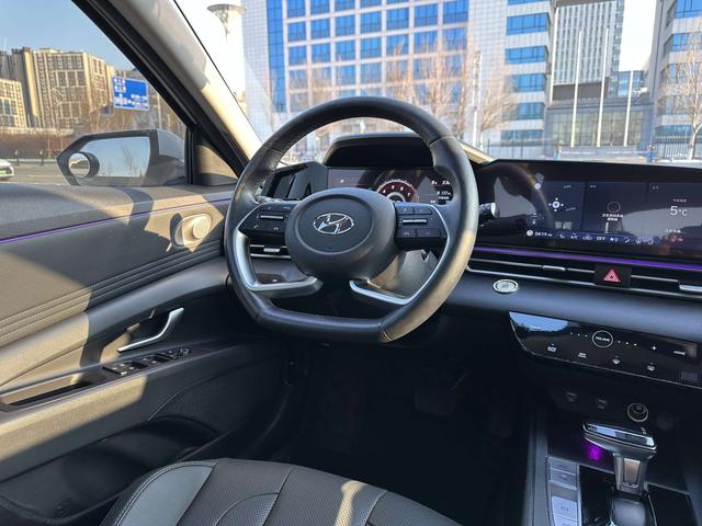 Hyundai Elantra 2021 1.5L CVT LUX Premium – фото 11
