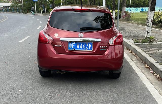Nissan Tiida 2011 1.6L CVT Comfort – фото 4