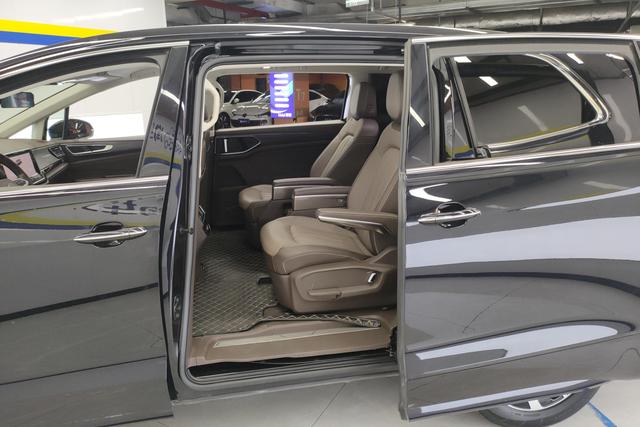 Viloran 2022 380TSI Zunchi Edition – фото 13