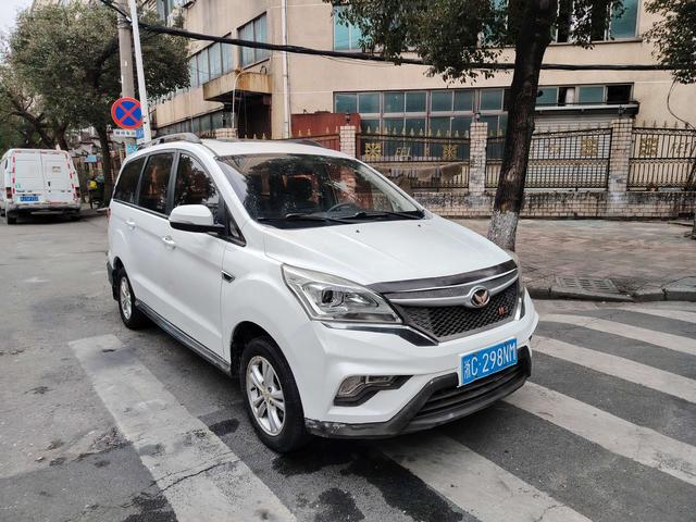 BAIC Huansu H3 2017 модификация 1.5L Manual Com f ort Световой люк Edition