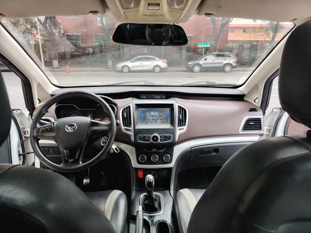 BAIC Huansu H3 2017 модификация 1.5L Manual Com f ort Световой люк Edition