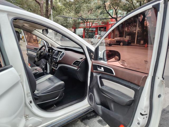 BAIC Huansu H3 2017 модификация 1.5L Manual Com f ort Световой люк Edition – фото 5