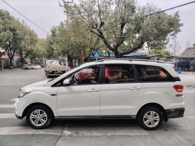 BAIC Huansu H3 2017 модификация 1.5L Manual Com f ort Световой люк Edition – фото 10