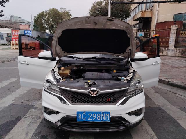 BAIC Huansu H3 2017 модификация 1.5L Manual Com f ort Световой люк Edition – фото 14
