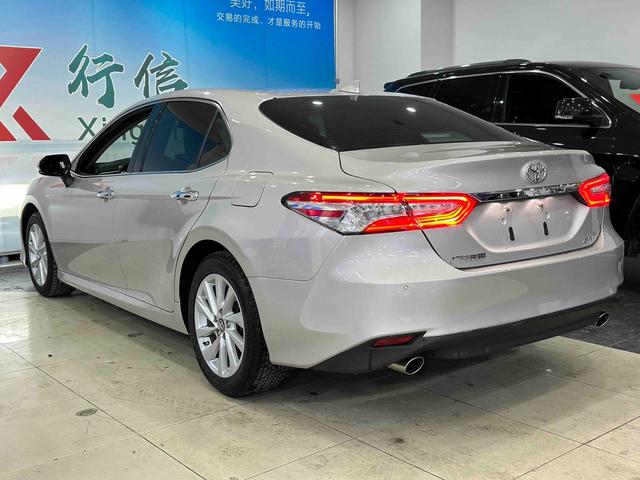 Toyota Camry 2023 2.0G Luxury – фото 6