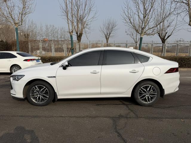 BYD Qin PLUS DM Раздел 2023 DM-i Champion Edition 120KM Leading – фото 3