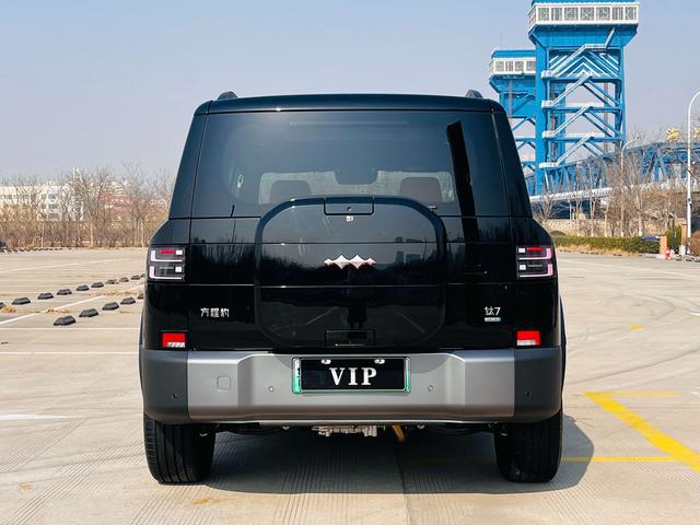 Titan 7 PHEV 2025 модификация 190KM 4WD Max Edition
