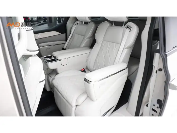 Volvo EM90 2025 Model Ultra VI seat – фото 9