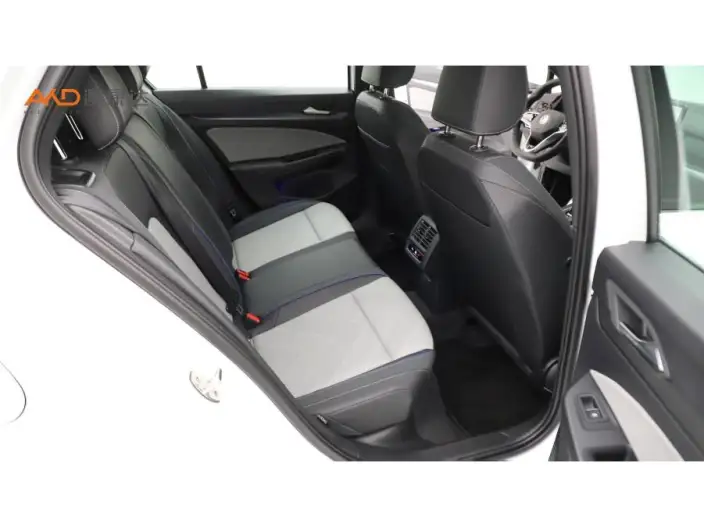 Volkswagen Golf 2025 Model 300TSI R-Line – фото 8