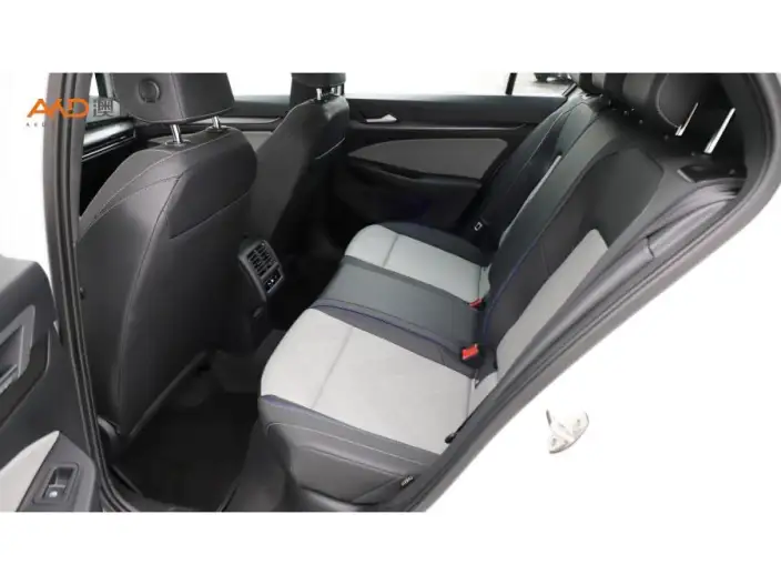 Volkswagen Golf 2025 Model 300TSI R-Line – фото 10