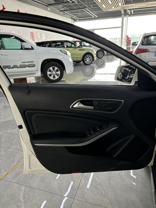 Mercedes-Benz GLA 2015 GLA 200 Style – фото 4