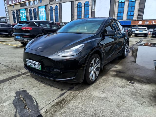 Tesla Model Y 2023 RWD – фото 1