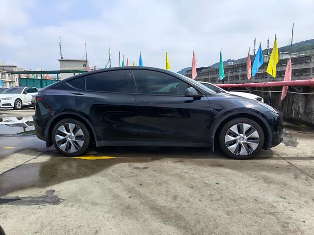 Tesla Model Y 2023 RWD – фото 4