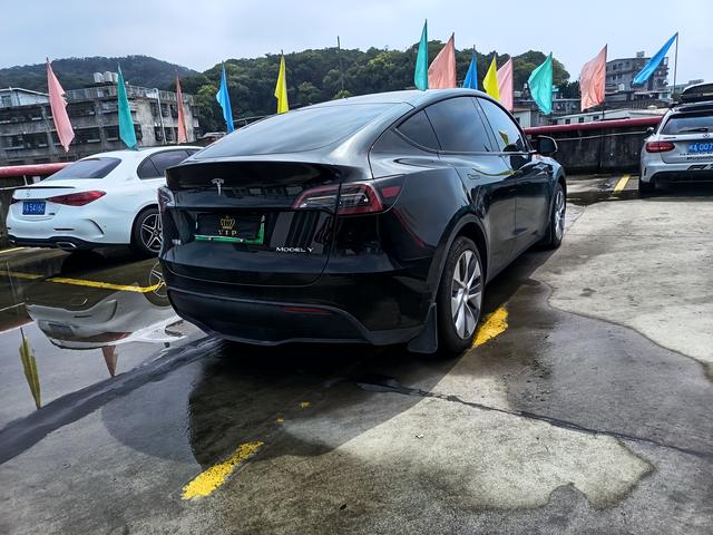 Tesla Model Y 2023 RWD – фото 5