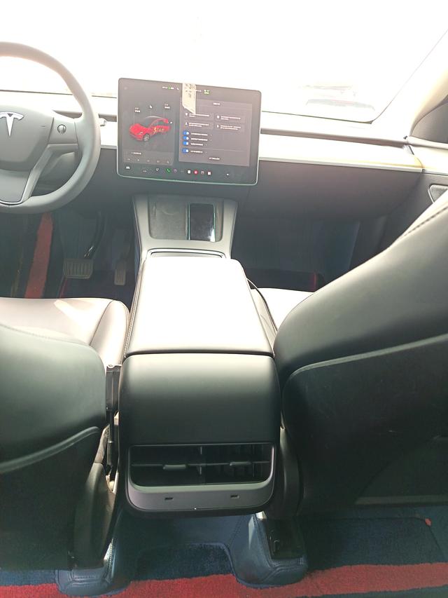 Tesla Model Y 2023 RWD – фото 12