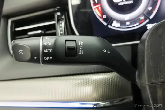 Hongqi HS5 2022 Model Facelift 2.0T Smart Flag Enjoy 4WD Edition – фото 15
