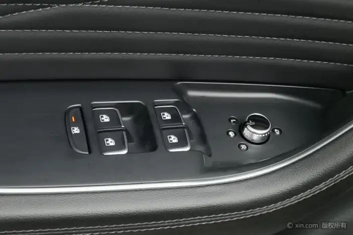 Hongqi HS5 2022 Model Facelift 2.0T Smart Flag Enjoy 4WD Edition – фото 22