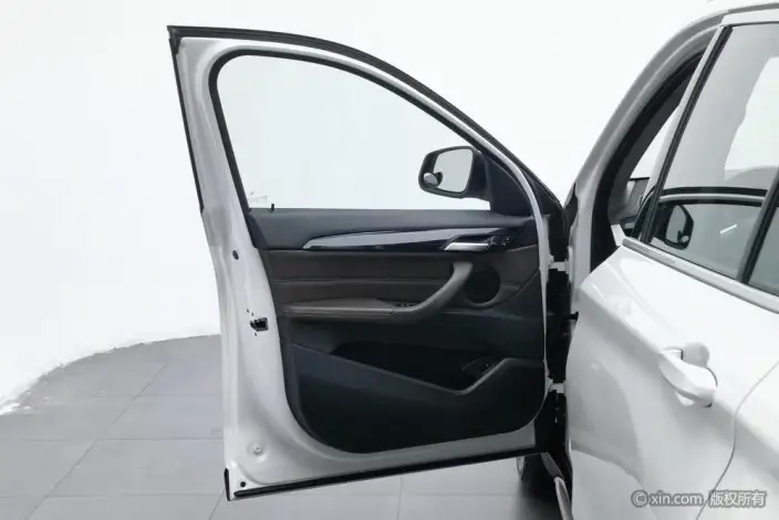 BMW X1 2020 Model sDrive25Li Leading Model – фото 21