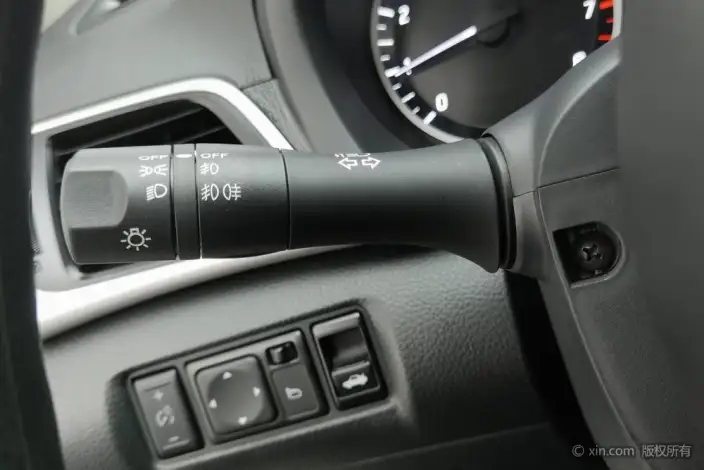 Nissan Sylphy 2022 Model Classic 1.6 XL CVT Deluxe Edition – фото 17