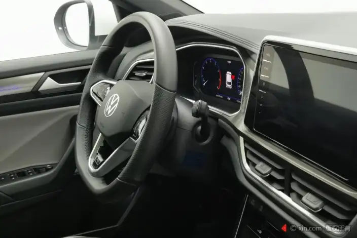 Volkswagen T-Roc 2023 Model 300TSI DSG Chenguang Edition – фото 12