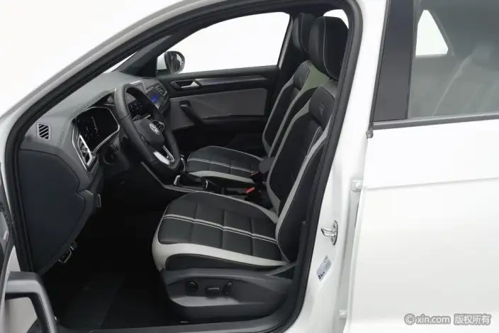 Volkswagen T-Roc 2023 Model 300TSI DSG Chenguang Edition – фото 18