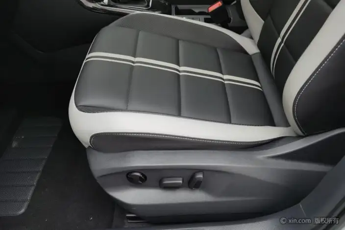 Volkswagen T-Roc 2023 Model 300TSI DSG Chenguang Edition – фото 19
