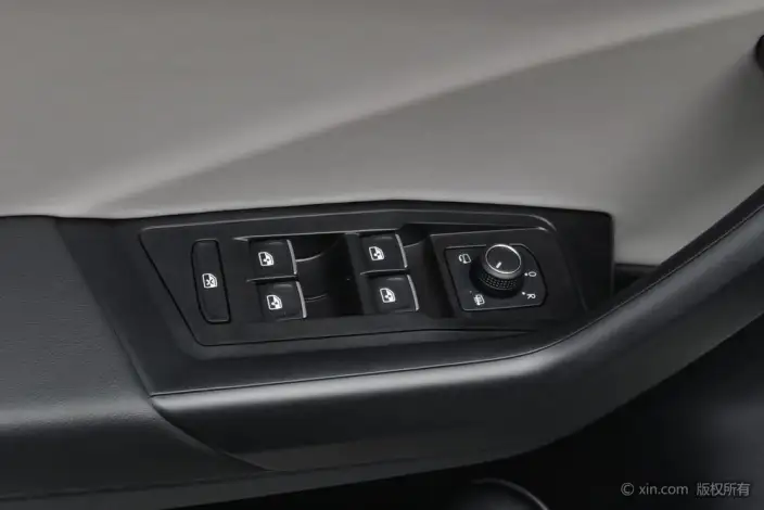 Volkswagen T-Roc 2023 Model 300TSI DSG Chenguang Edition – фото 23
