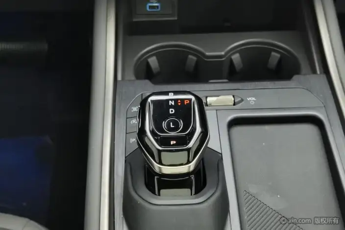 Ford Edge 2023 Model Ford Edge L 2.0T EcoBoost 2WD VII seat Luxury Model – фото 15