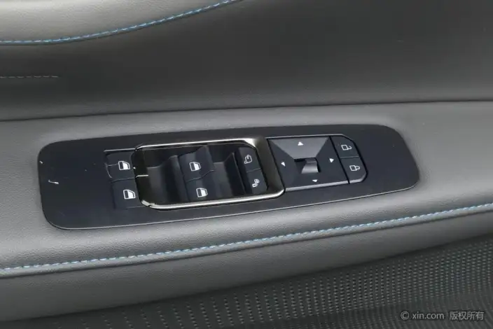 Ford Edge 2023 Model Ford Edge L 2.0T EcoBoost 2WD VII seat Luxury Model – фото 23