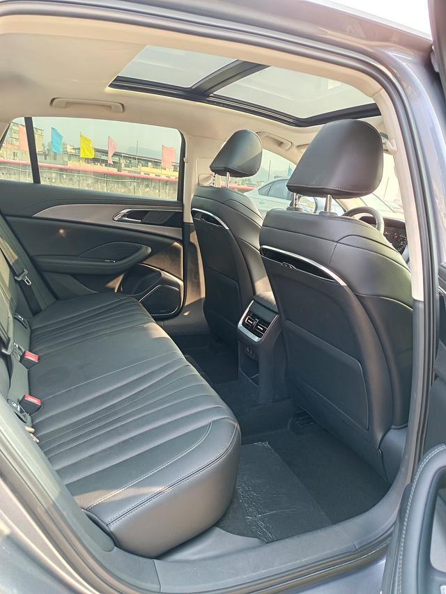 Hongqi H5 2023 1.5T DCT Smart Connect Flag Joy – фото 10