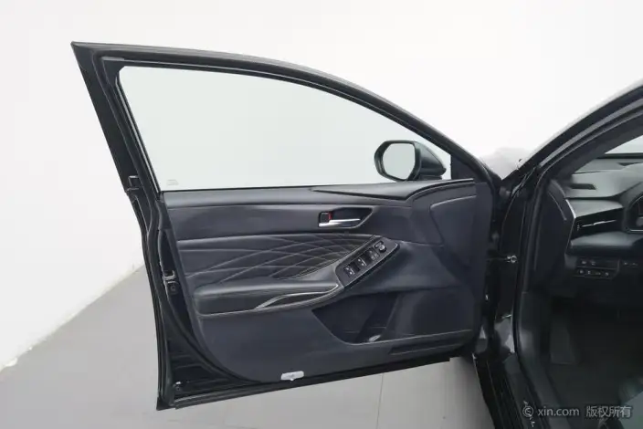 Toyota Avalon 2022 Model Hybrid 2.5L XLE Premium Edition – фото 21
