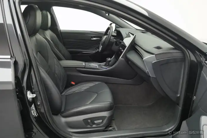 Toyota Avalon 2022 Model Hybrid 2.5L XLE Premium Edition – фото 24