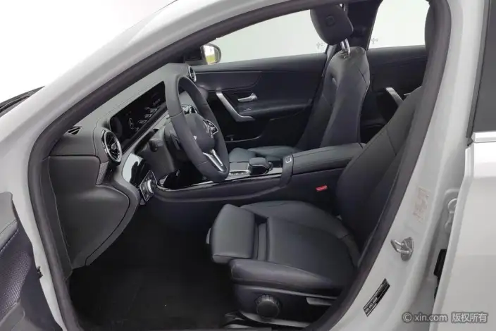 Mercedes-Benz A-class 2020 Model Facelift A 200 L Sports sedan Dynamic Model – фото 17