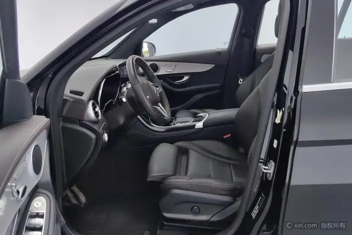 Mercedes-Benz GLC 2021 Model GLC 260 L 4MATIC Dynamic Model – фото 17