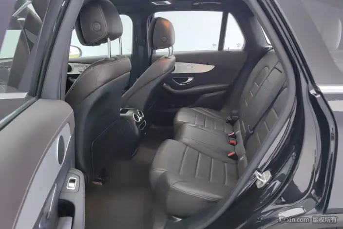 Mercedes-Benz GLC 2021 Model GLC 260 L 4MATIC Dynamic Model – фото 19